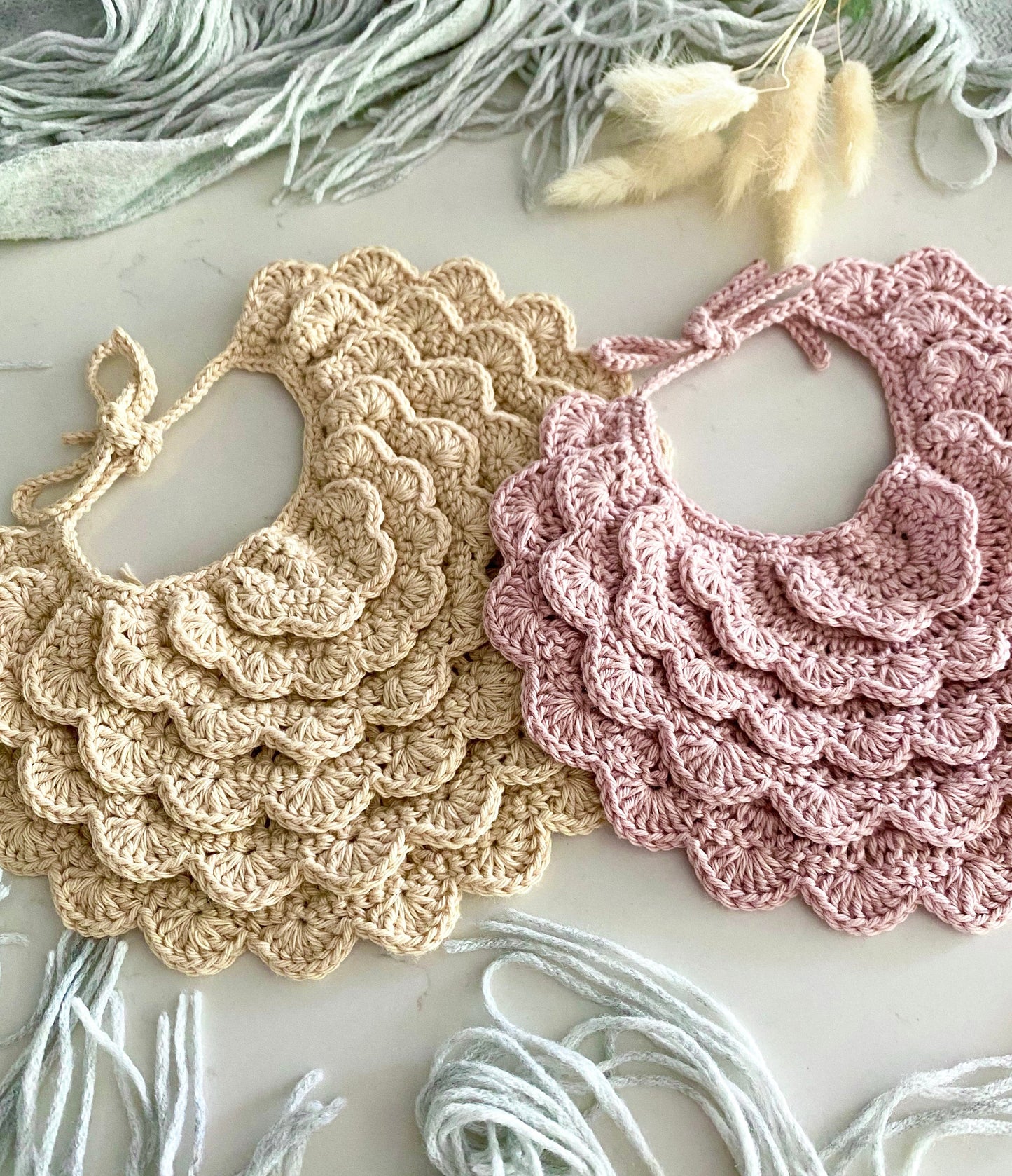 Crochet Pattern Cutie bib, English US terms