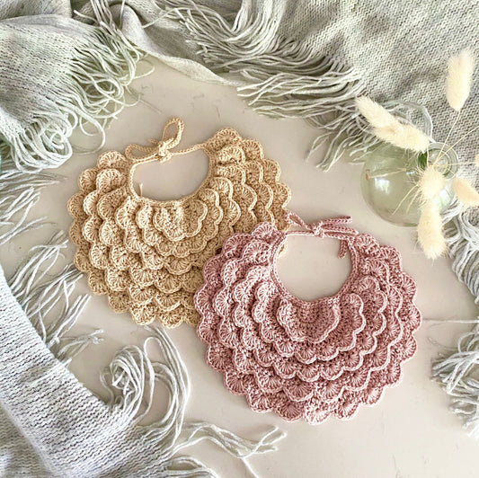 Crochet Pattern Cutie bib, English US terms