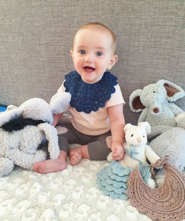 Crochet pattern Bib - English US-terms