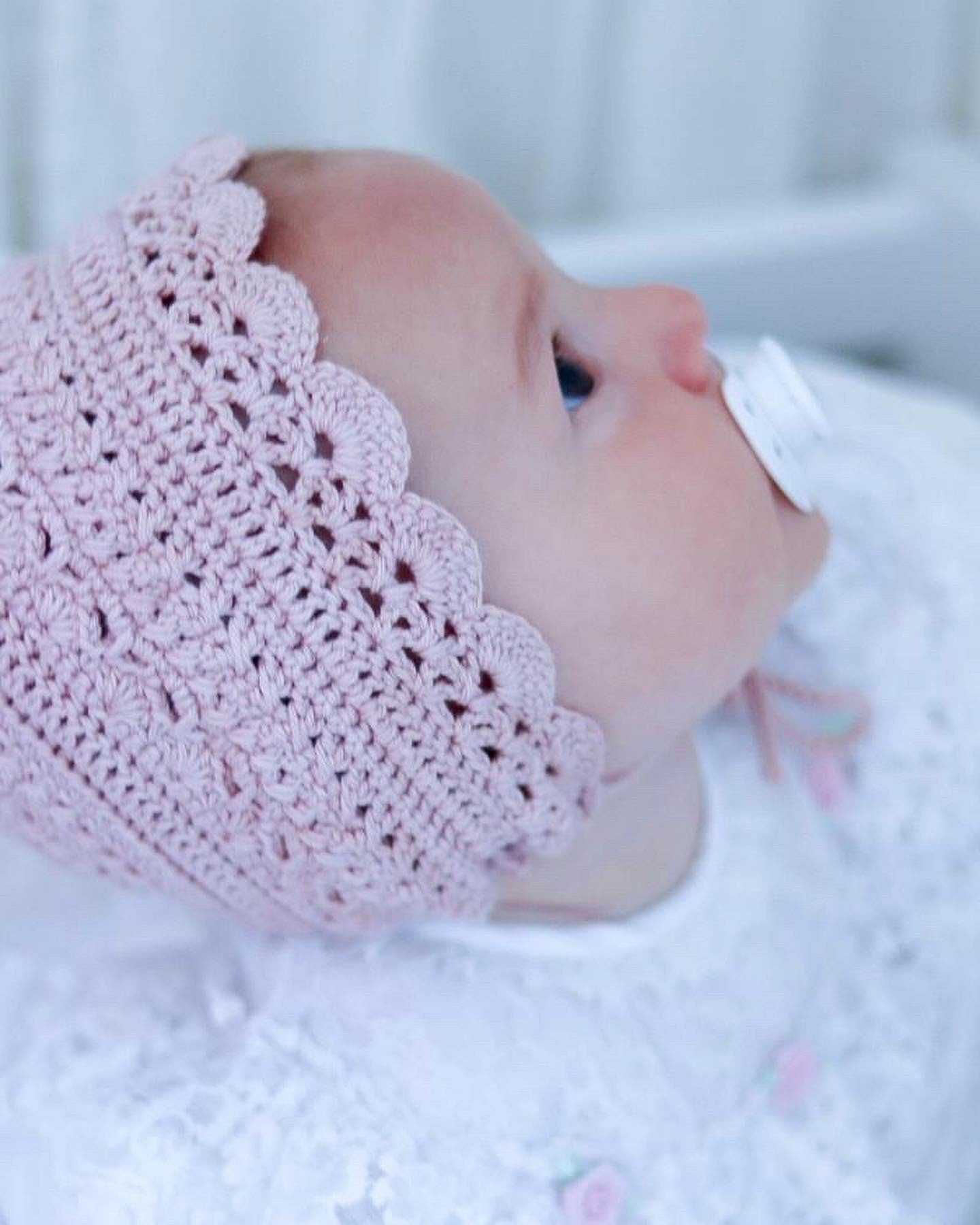 Crochet pattern Lovely Bonnet, English US Terms