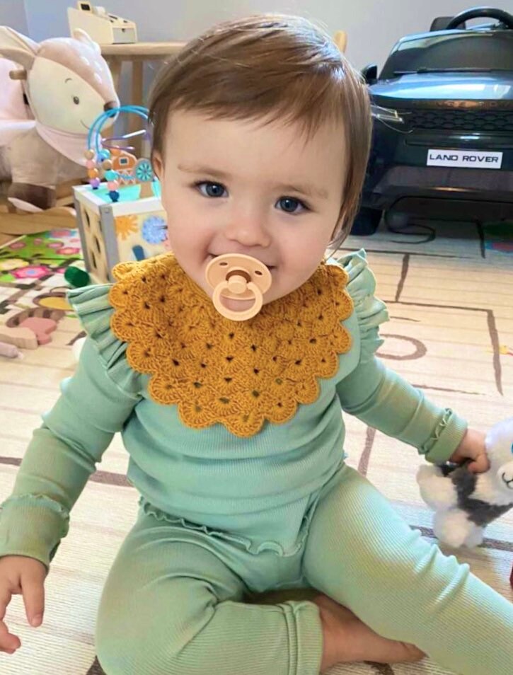 Crochet pattern Bib - English US-terms