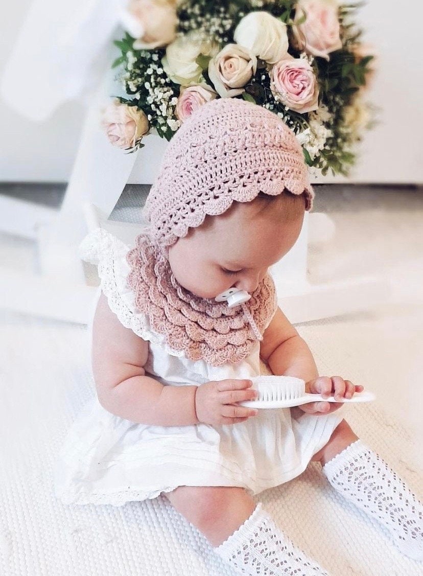 Crochet pattern Lovely Bonnet, English US Terms
