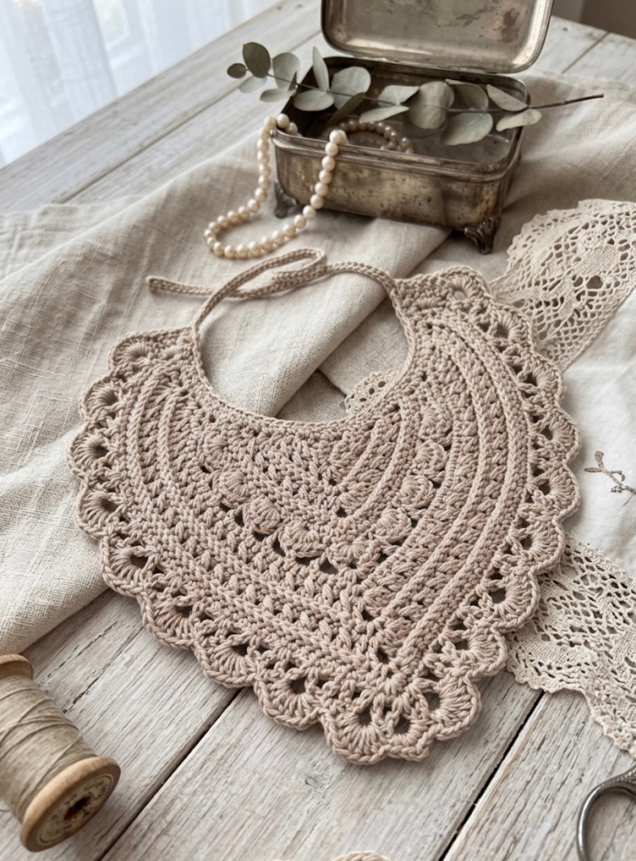 Lovely pointed bib Crochet Pattern