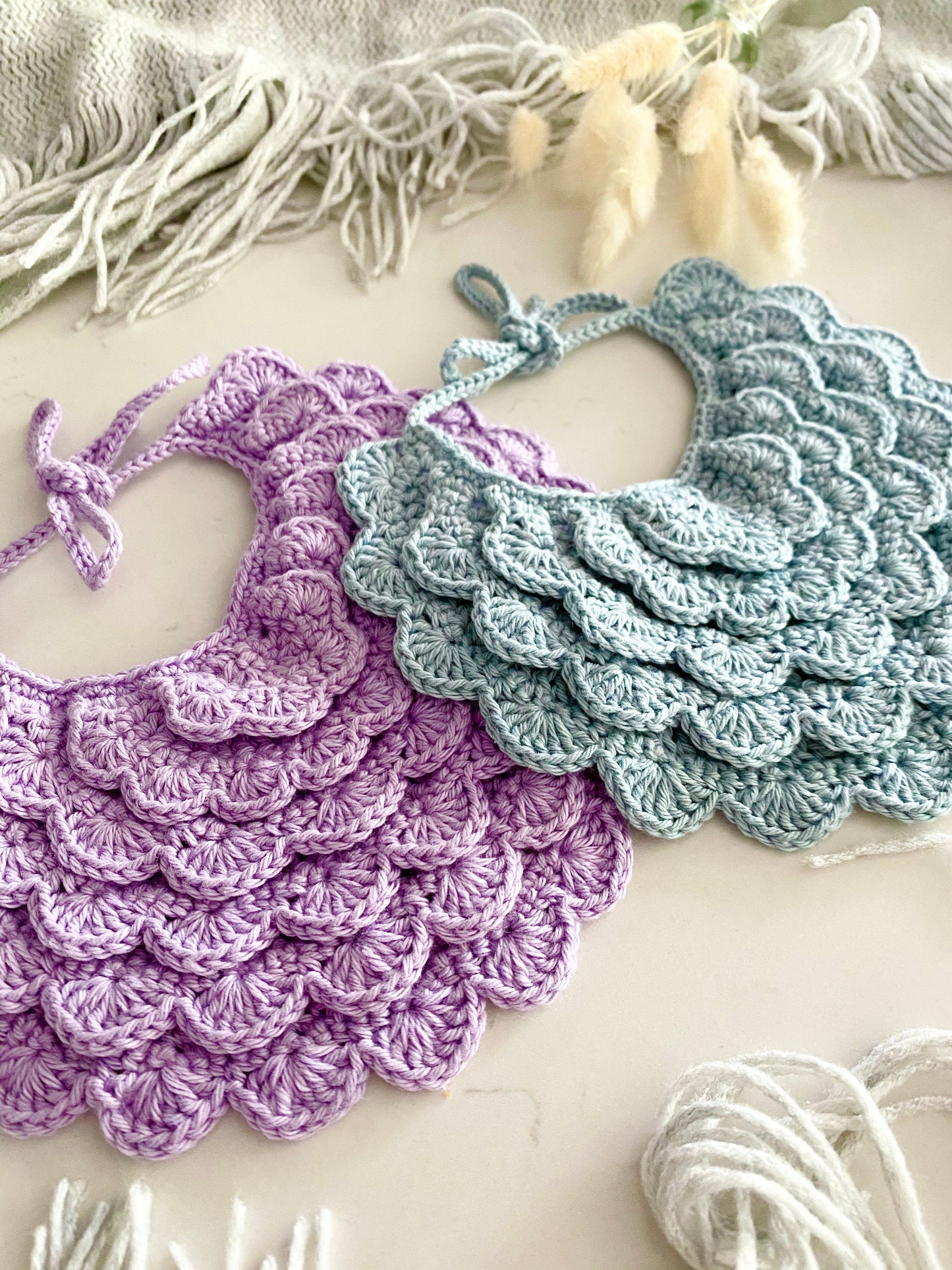 Crochet Pattern Cutie bib, English US terms