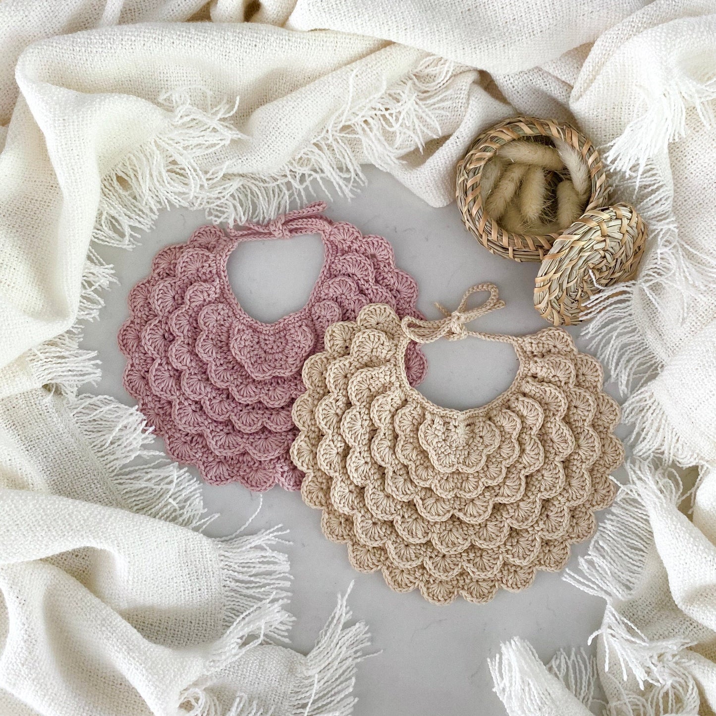 Crochet Pattern Cutie bib, English US terms