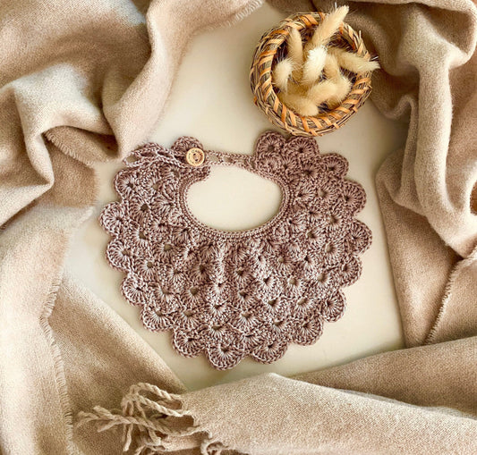 Crochet pattern Bib - English US-terms
