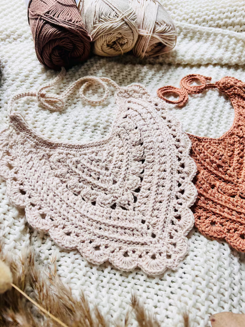 Crochet Pattern Lovely pointed bib, English US Terms