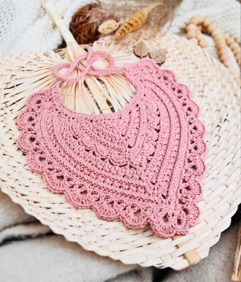 Crochet Pattern Lovely pointed bib, English US Terms