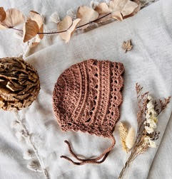 Crochet pattern Lovely Bonnet, English US Terms